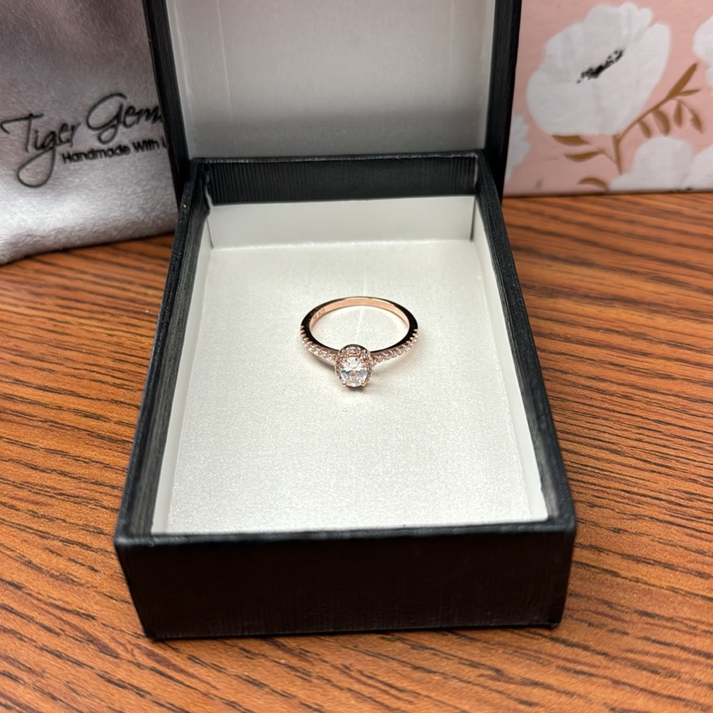 Beautiful rose gold Tiger Gems ring - Picture 2 of 11
